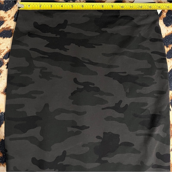 Sanctuary Camo Printed Skirt NWT XS New with tag - Picture 4 of 12